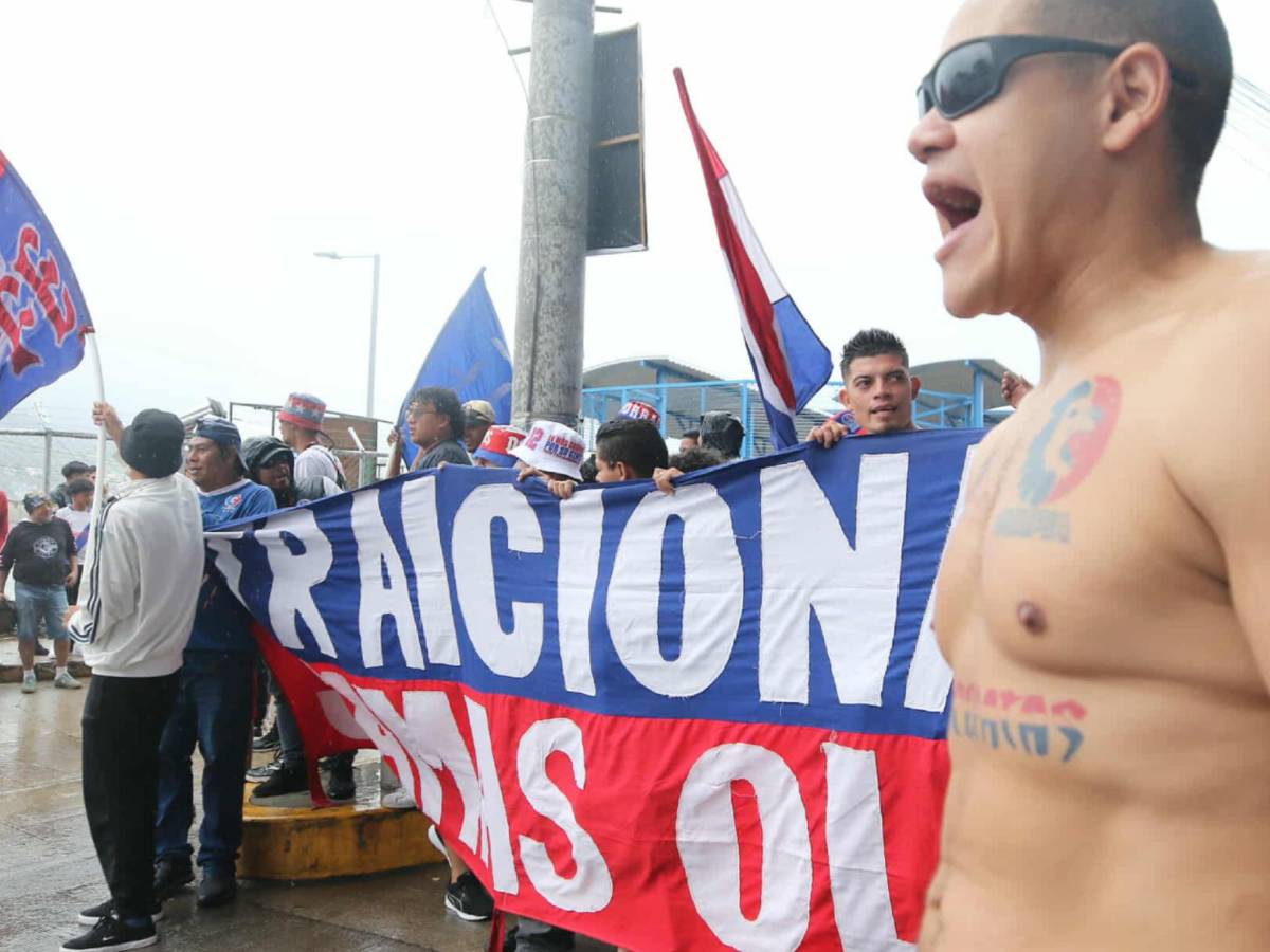 Tensión: Encerrona de la Ultra Fiel a futbolistas del Olimpia y así terminó todo