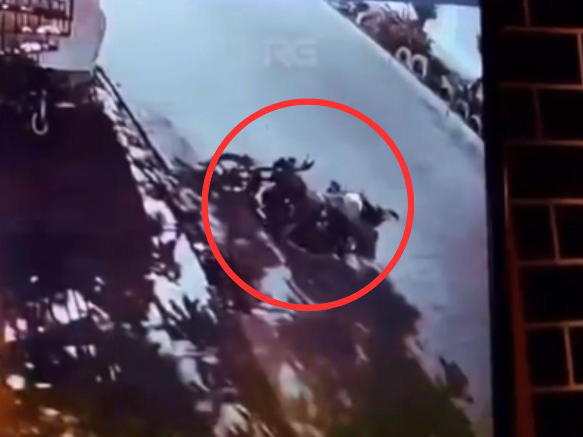 Acribillan a jovencita mientras tenía a su bebé en brazos