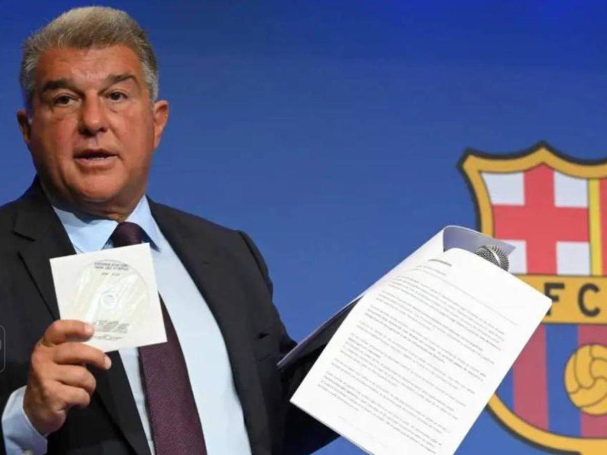 Hansi Flick descarta a tres jugadores del Barça y define el futuro de Marc Casadó​​​​​​