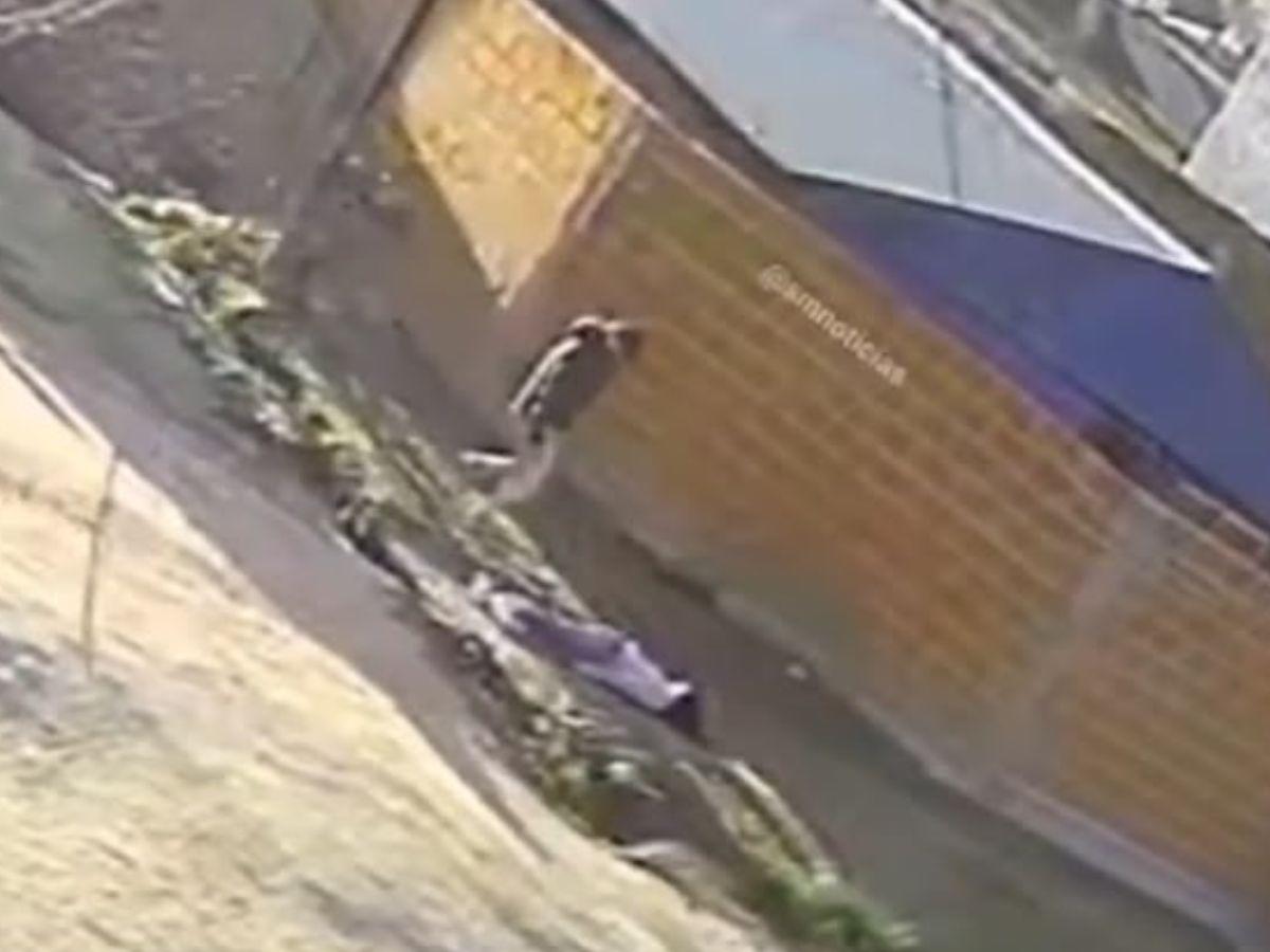 Jovencita muere tras quedar en medio de un tiroteo; su abuela resultó herida