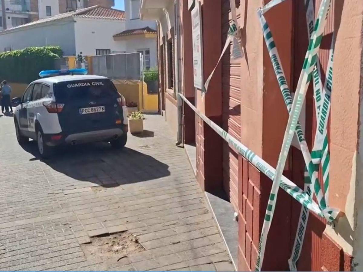 Horror: Mujer prende fuego a su pareja mientras dormía; Policía la captura