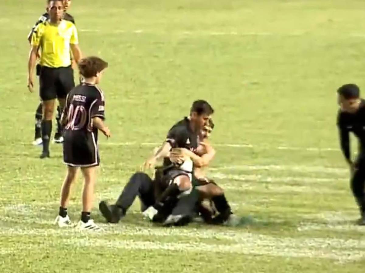 Messi causa locura en Puerto Rico y terrible caída: lo tiraron al suelo y vive insólito momento