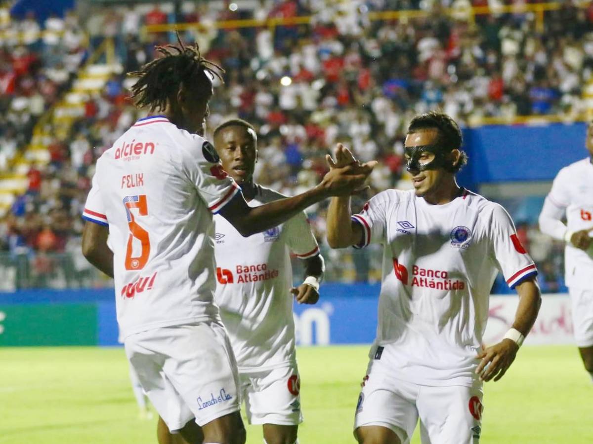 Periodista salvadoreño contesta a Menjívar y toma cobarde decisión tras goleada de Olimpia