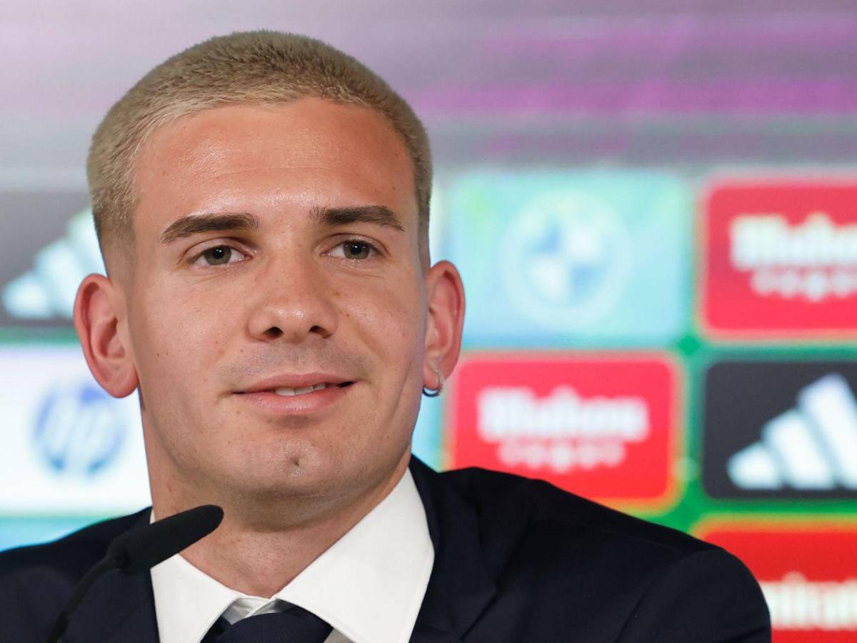 Presentación de Mastantuono, su dorsal y el error que cometió el Real Madrid