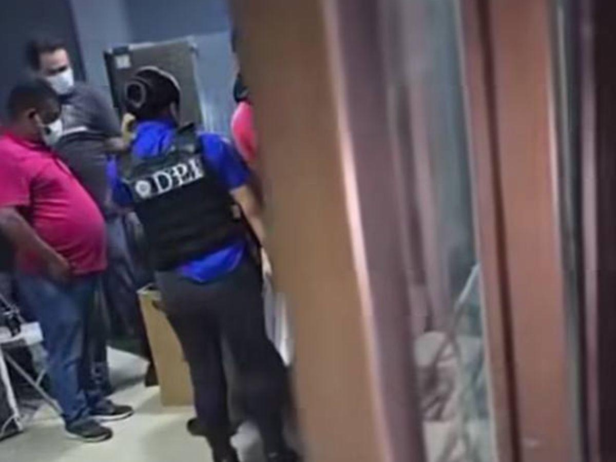 Descubren fusiles R-15 y una Uzi durante operativo en Koriun en Choloma