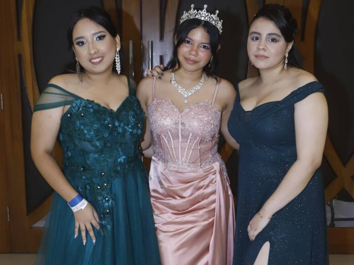 Elegancia y orgullo: Fiesta de graduación 2025 de la Kiddy Kat & Morazzanni