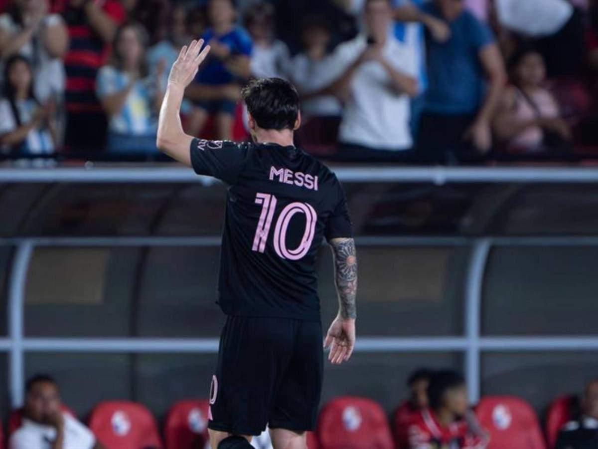 Messi jugó 77 minutos y al momento de salir fue ovacionado.