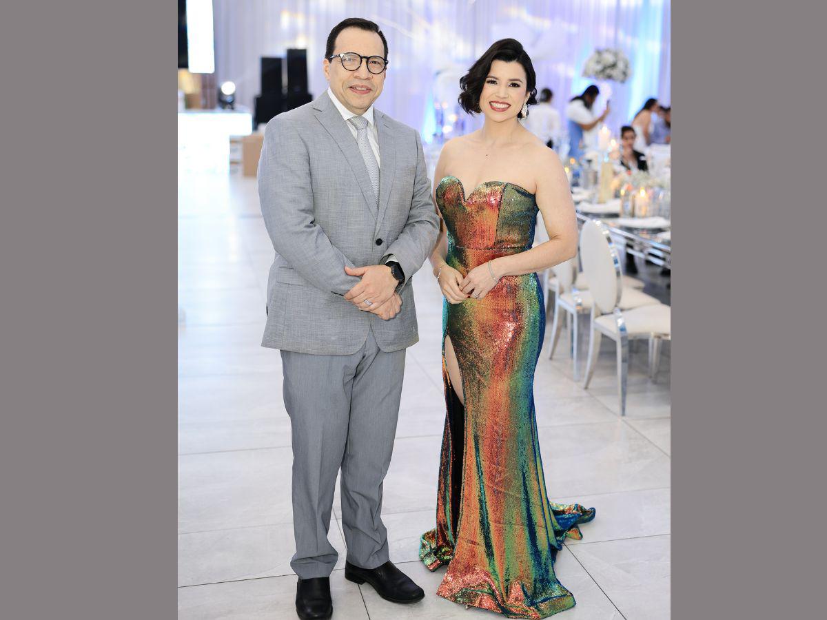 UTH y Grupo Inversa celebra su cena navideña con una noche inspirada en La Reina de Hielo y El Cazador