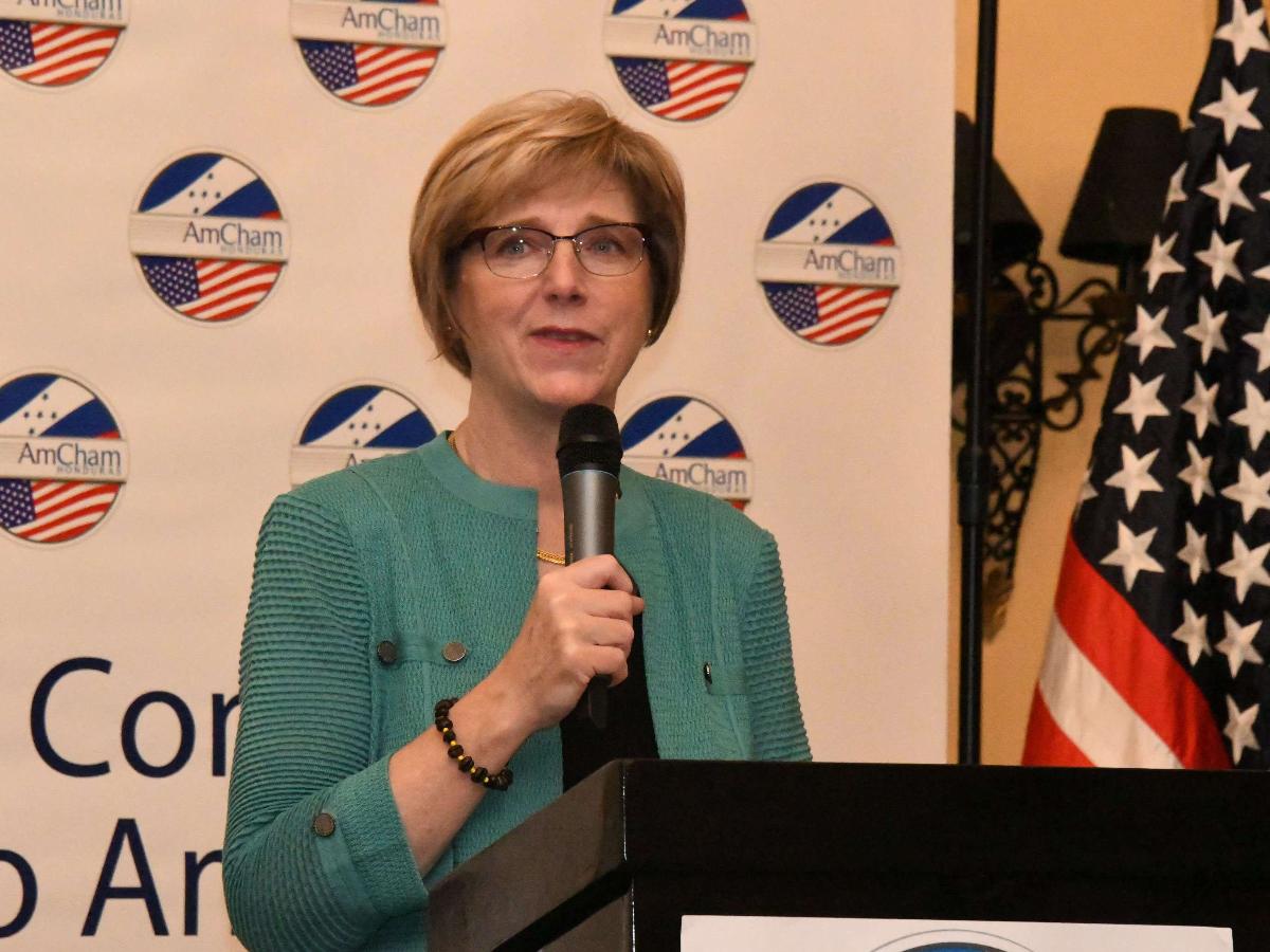 Laura Dogu instó a las familias hondureñas a “no creer” en mensajes que alientan a cruzar la frontera en masa.