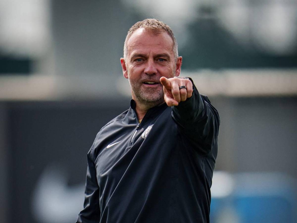 Barcelona: Tres futbolistas se le rebelan a Hansi Flick por un motivo y él responde