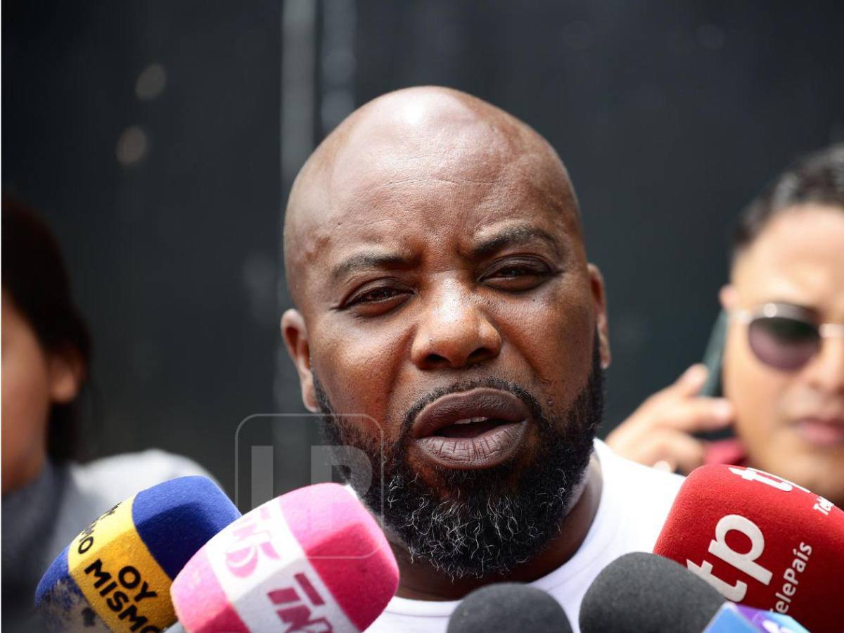 Fotos: el drama en la morgue al retirar cuerpos de víctimas de accidente en Roatán