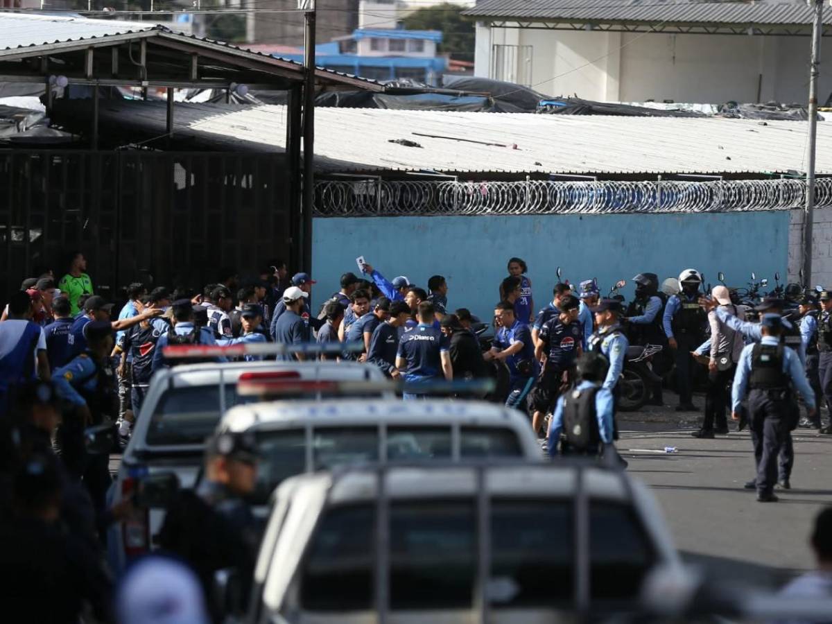 Imágenes impactantes: Terror en clásico Motagua - Olimpia tras escenas de violencia