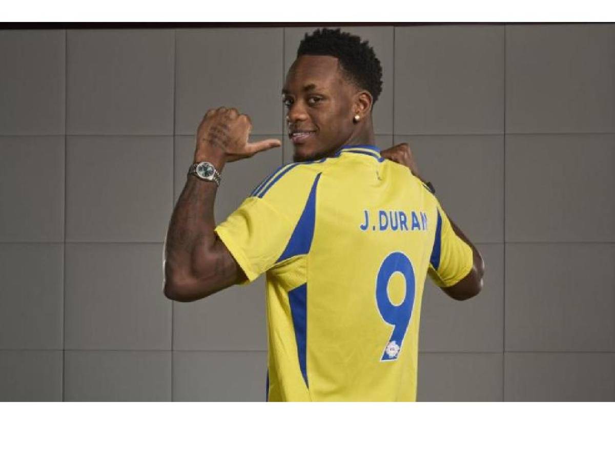 Jhon Durán: su nueva vida de lujos y captado con exnovia de un compañero