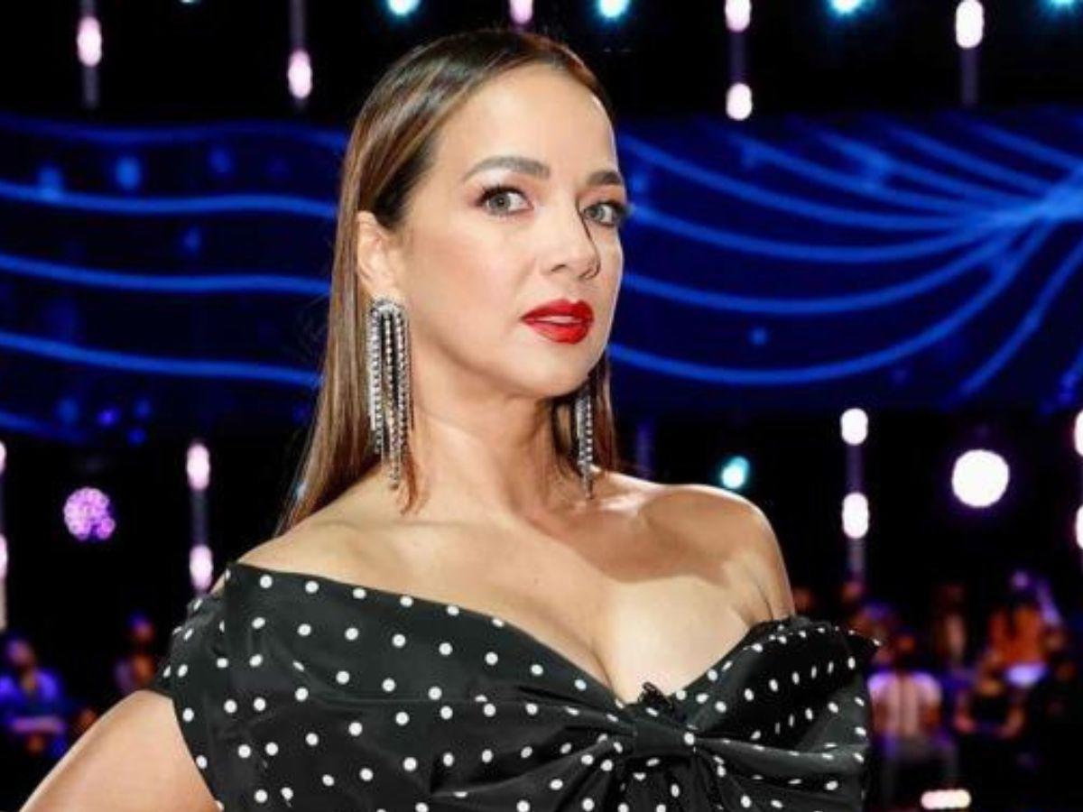 Adamari López estalla en llanto en el último programa del año