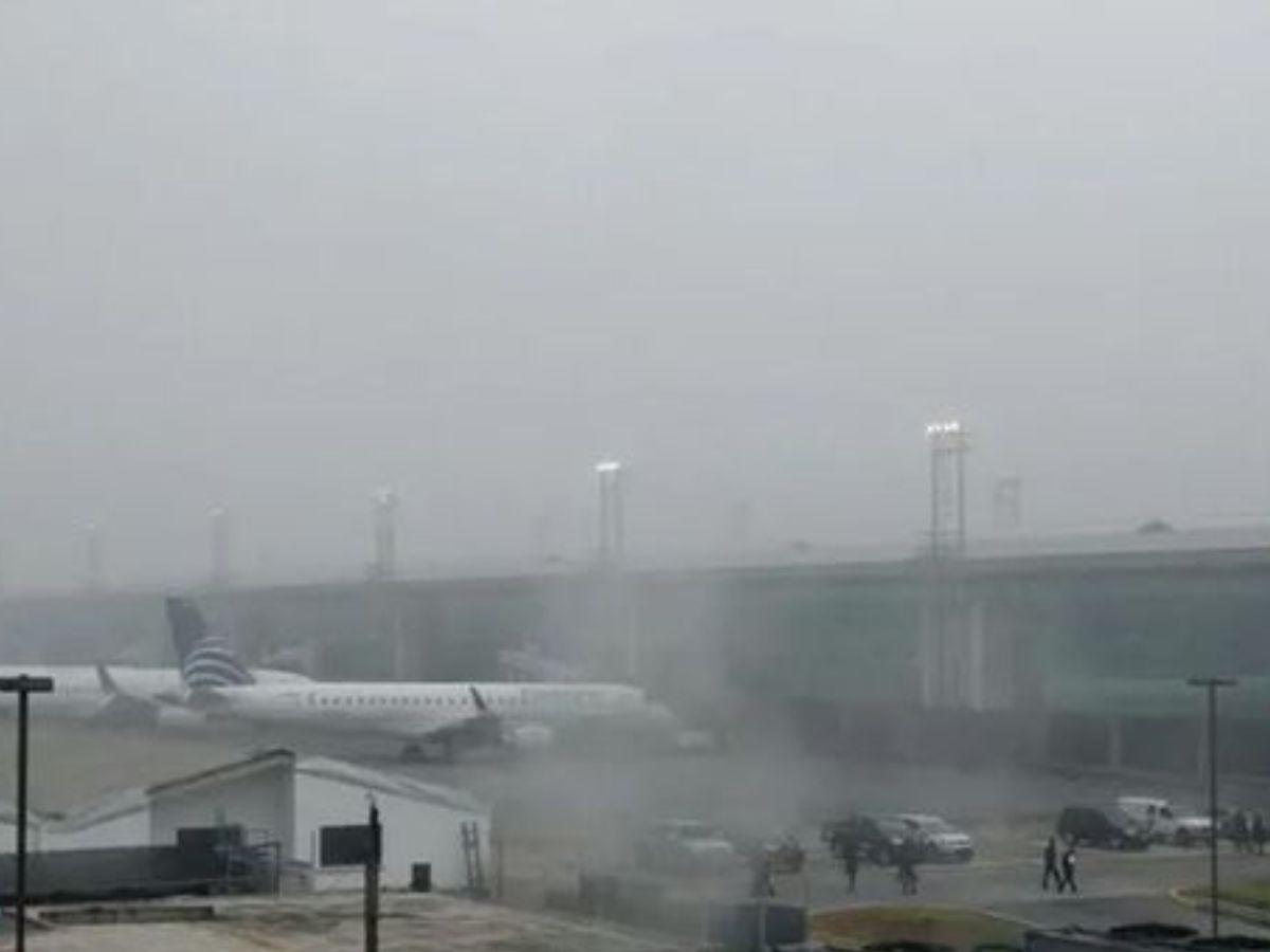 Guatemala suspende vuelos internacionales debido a una densa niebla