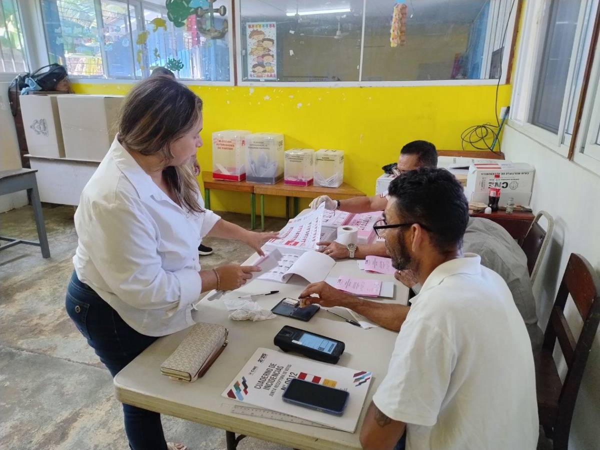 Los políticos y figuras que ejercieron el voto en La Ceiba