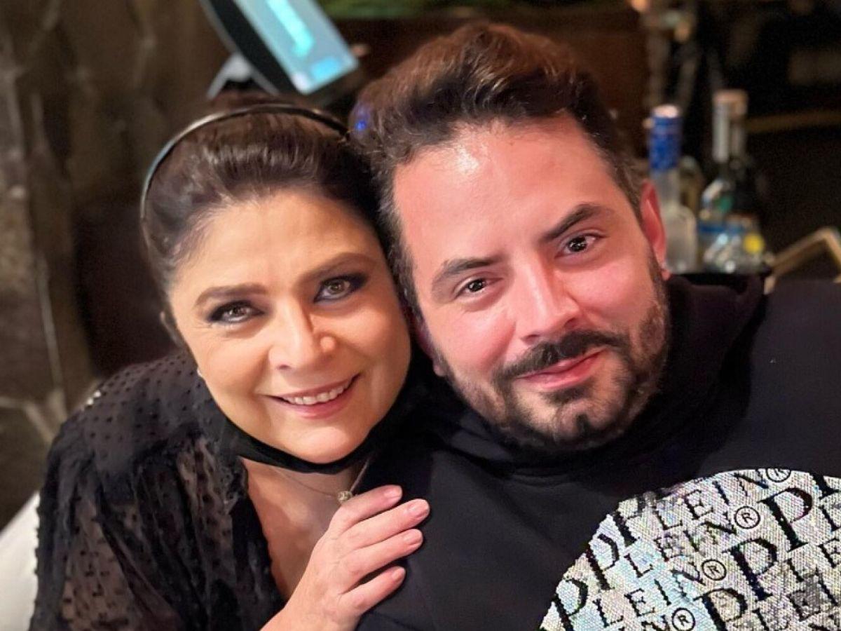 Victoria Ruffo llama “payaso y codo” a Eugenio Derbez