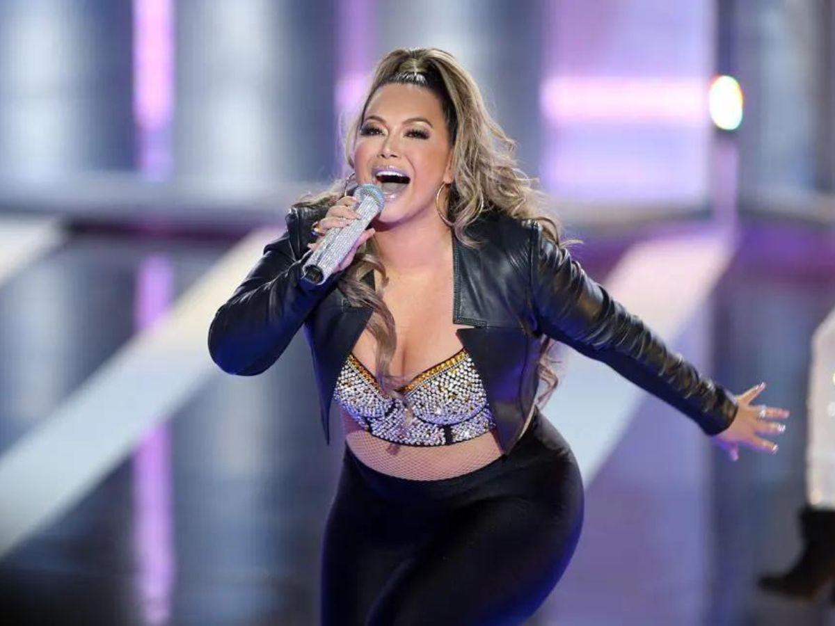 Chiquis Rivera arremete contra sus tíos en pleno concierto