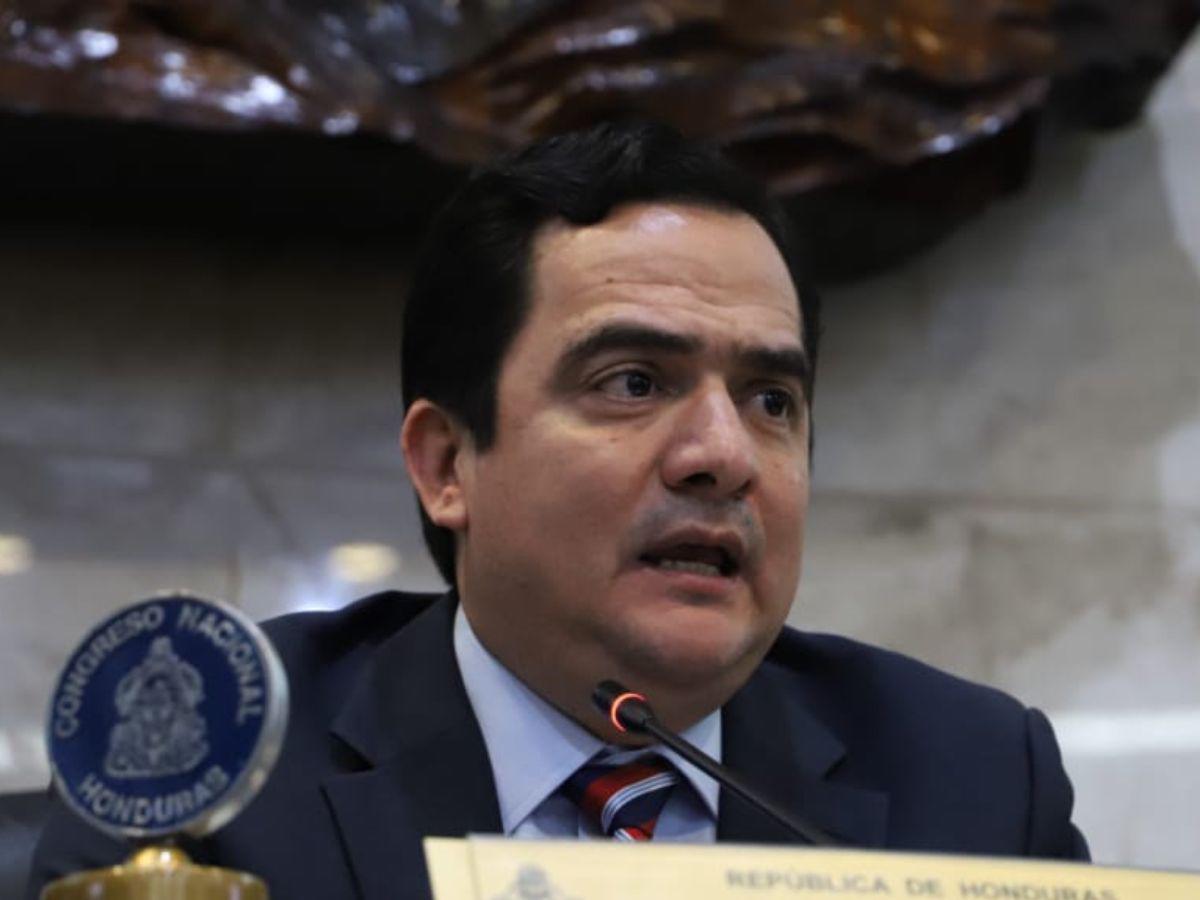 Mario Pérez concilia con guardia y queda libre de los cargos