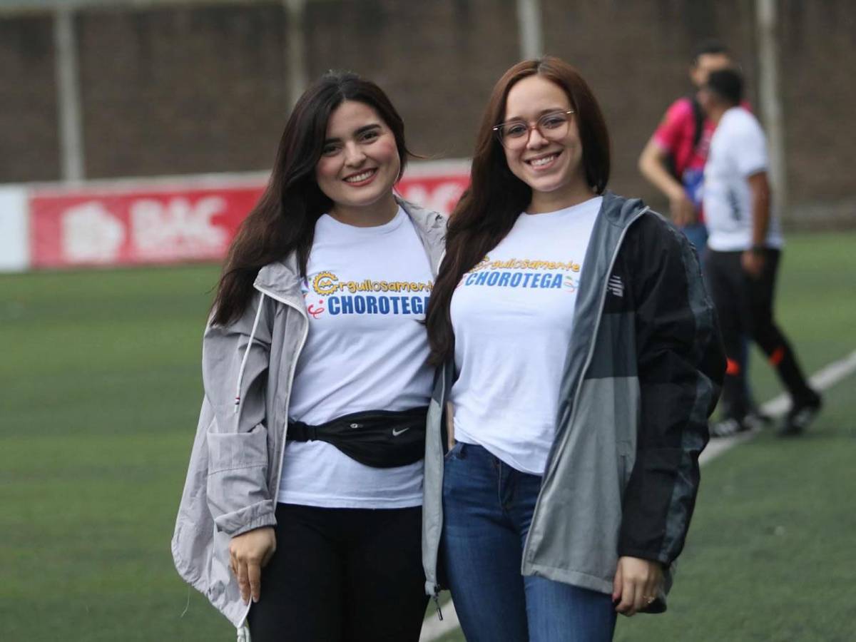 Olimpia y Real España festejan remontadas, jugador termina de portero, inundados y bellezas