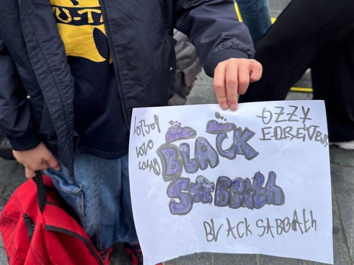 La familia Osbourne y miles de fans dan el último adiós a Ozzy