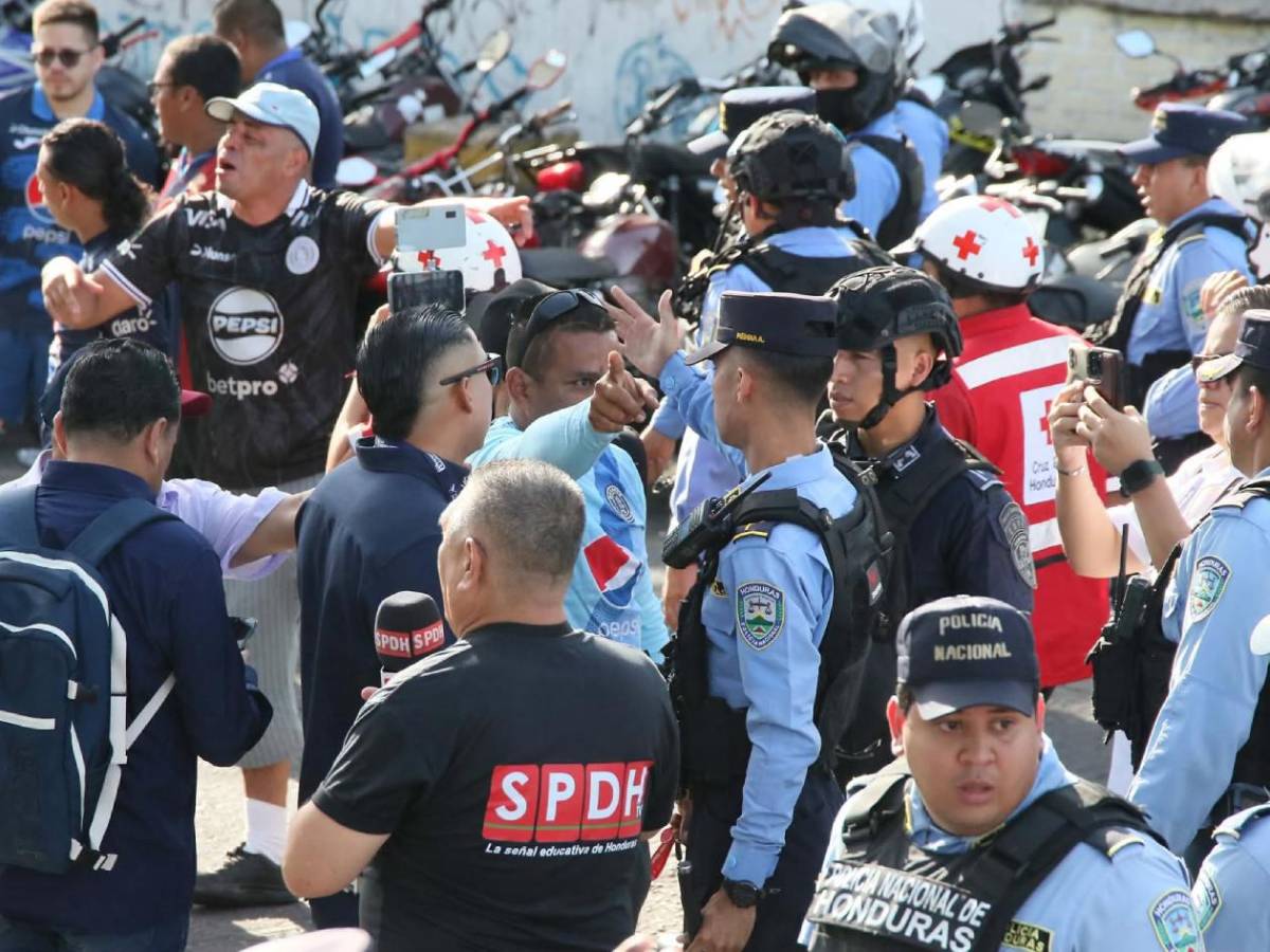 Imágenes impactantes: Terror en clásico Motagua - Olimpia tras escenas de violencia