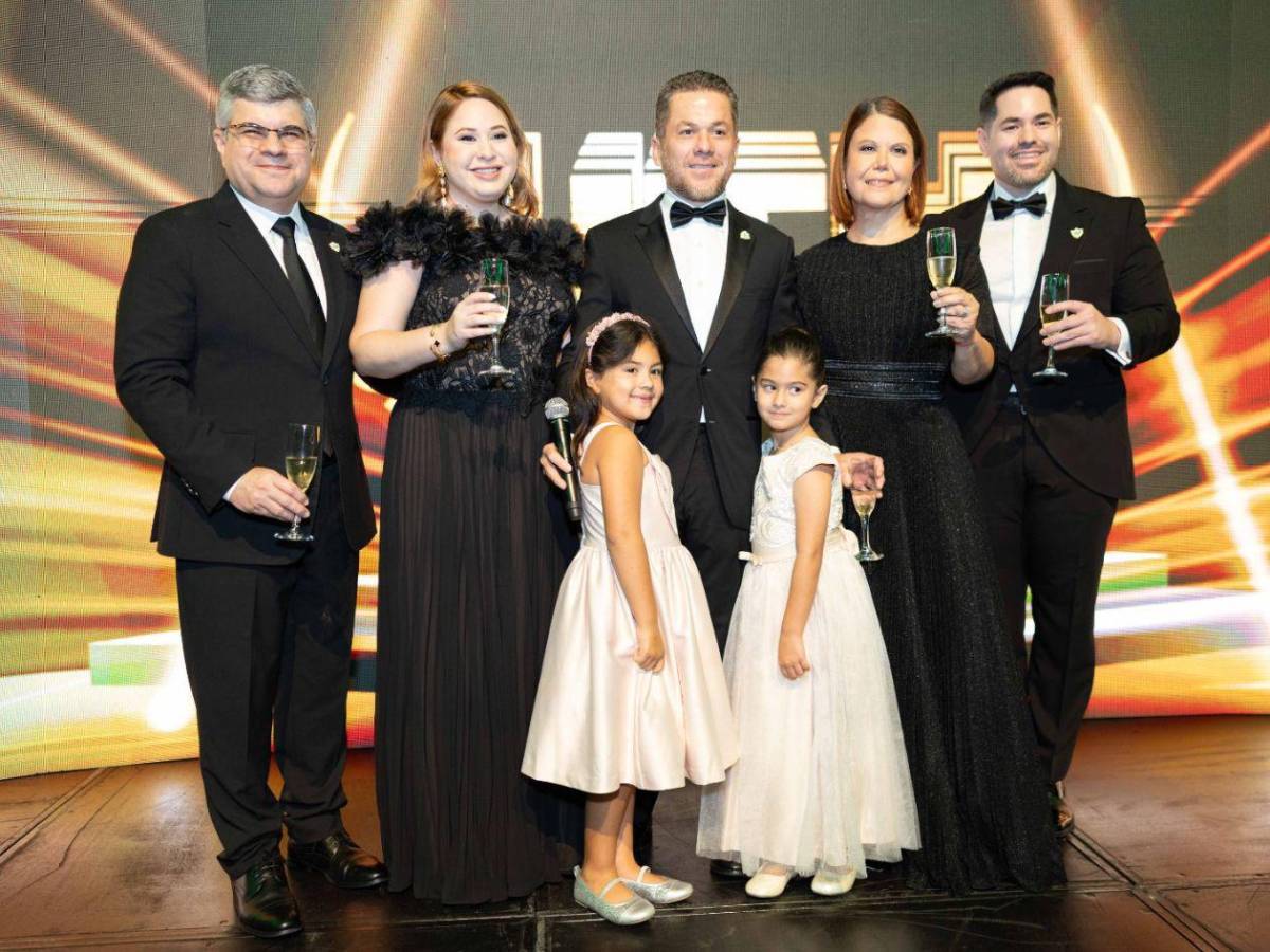 Elegancia y alegría: Así se vivió la celebración del 40 aniversario de la UTH