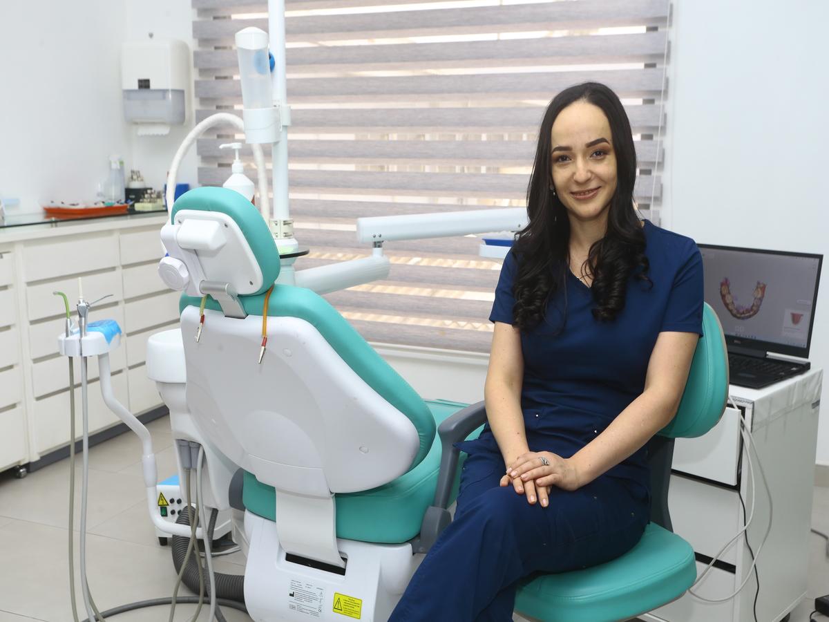 Dra. MABIS YARIELA PÉREZ, EPECIALISTA EN ESTÉTICA DENTAL