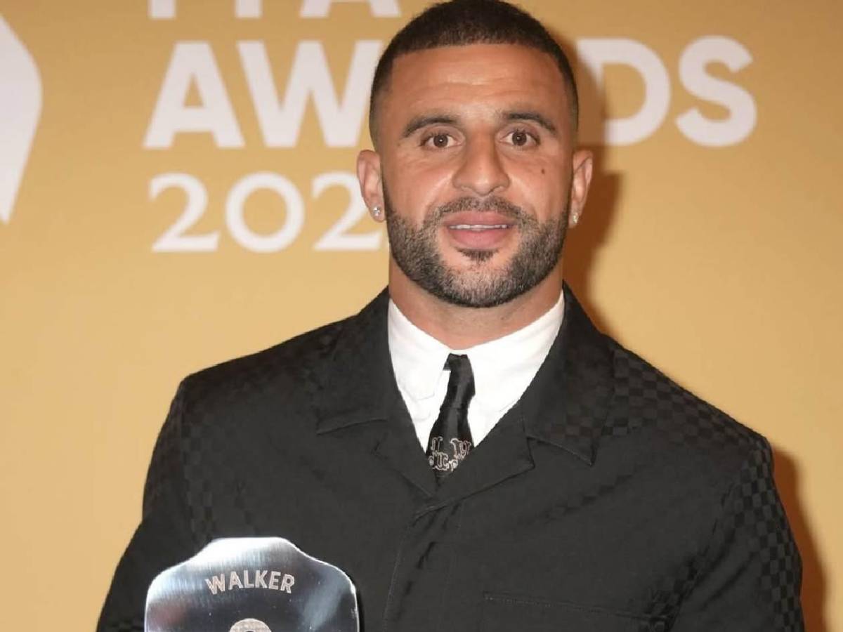 Figura en escándalo: de fiesta con dos mujeres tras visita de su esposa