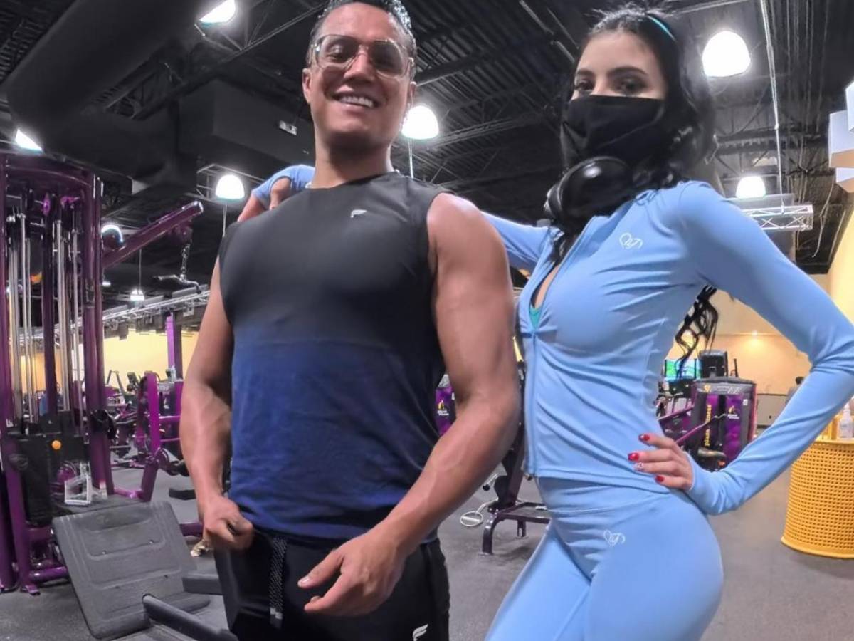 El Charro presume romance con una chica 20 años menor, tras su divorcio con La Mayrita