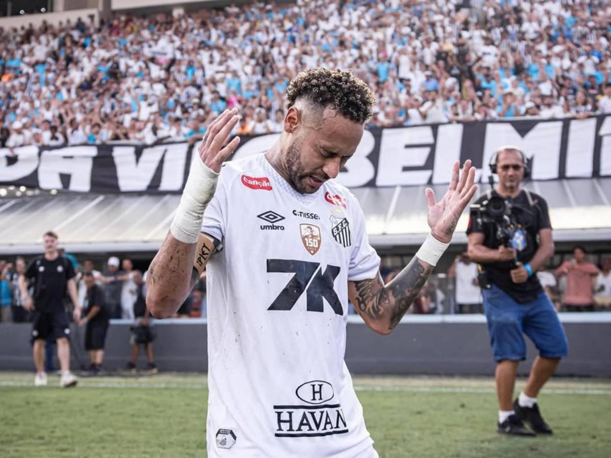Neymar negocia su salida del Santos e iría a impensado club: Hondureño atento