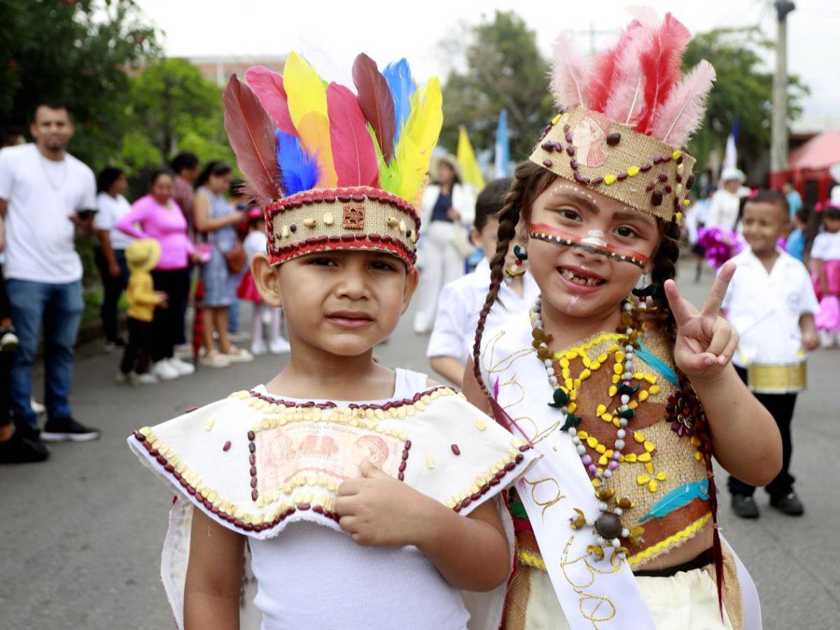 Con fervor cívico, los más pequeños desfilan con patriotismo en San Pedro Sula