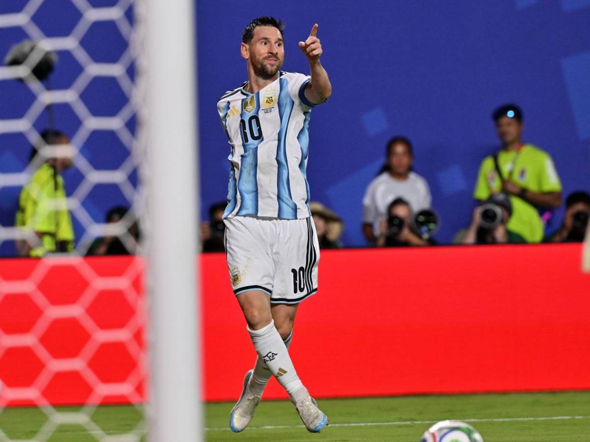 Show de Messi, su llanto, errores del VAR en Argentina - Argelia y Antonela robó miradas