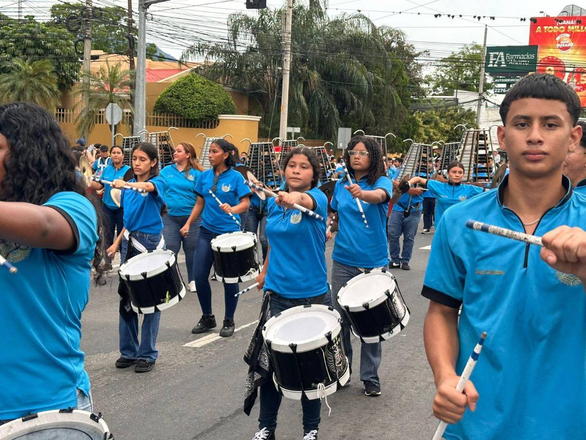 Feria Juniana: sampedranos disfrutan del desfile carrozas