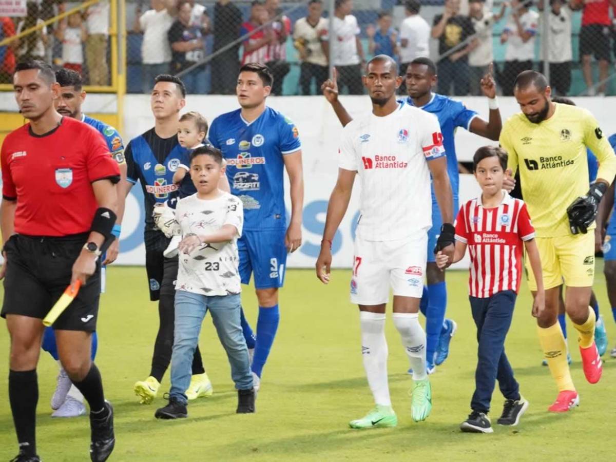 Caras largas en Olimpia, enfado de la afición con Espinel y festejo de Victoria