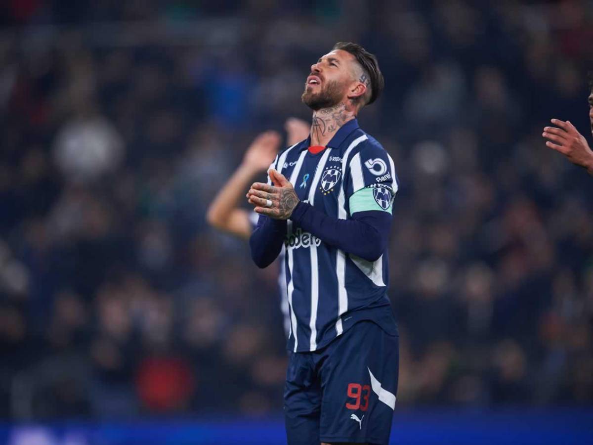 Sergio Ramos debutó con Monterrey: causa locura y casi hace un golazo