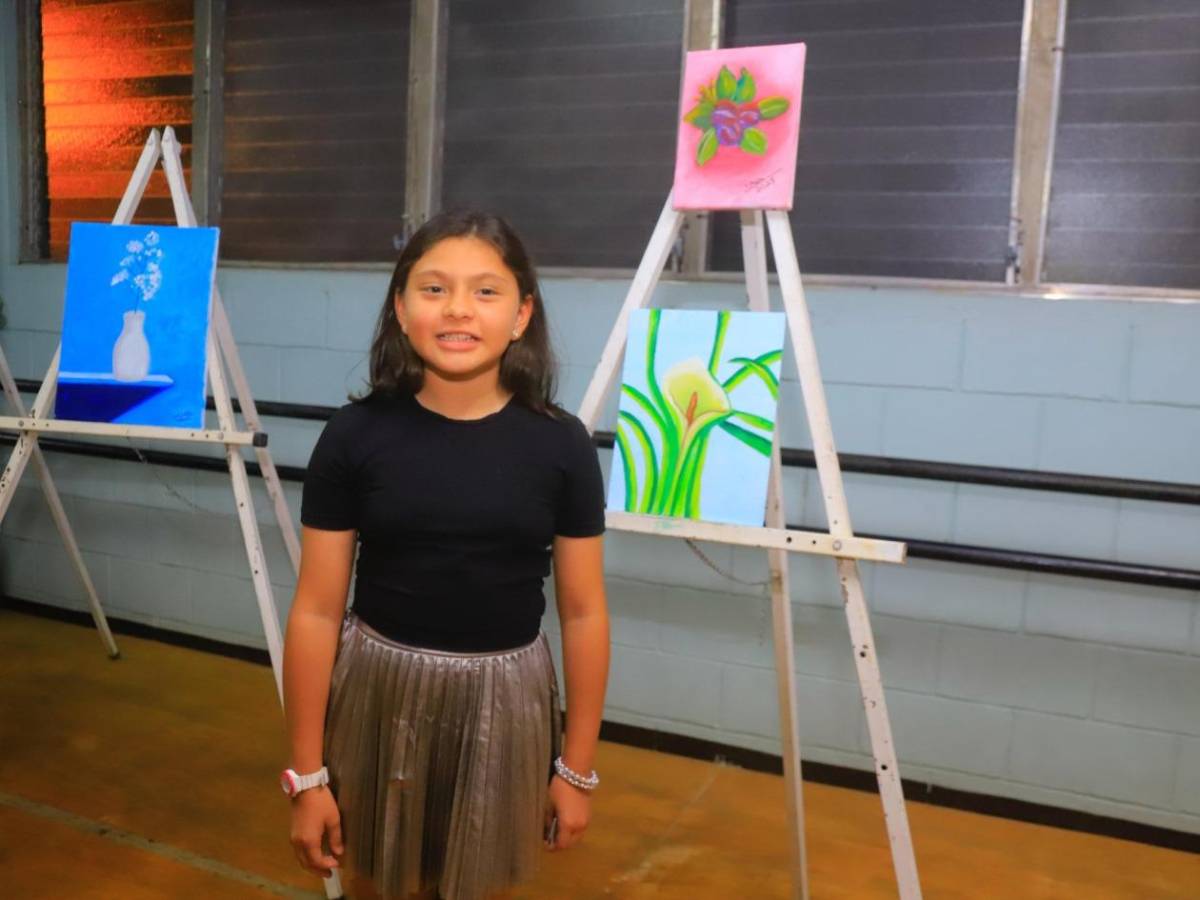 Exposición de pinturas en la Academia de Bellas Artes de San Pedro Sula
