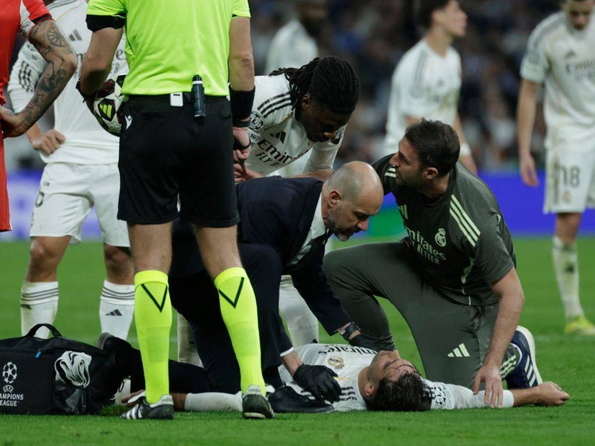 Real Madrid sufrió: jugador salió en camilla, silbidos a Vinicius y penal no pitado