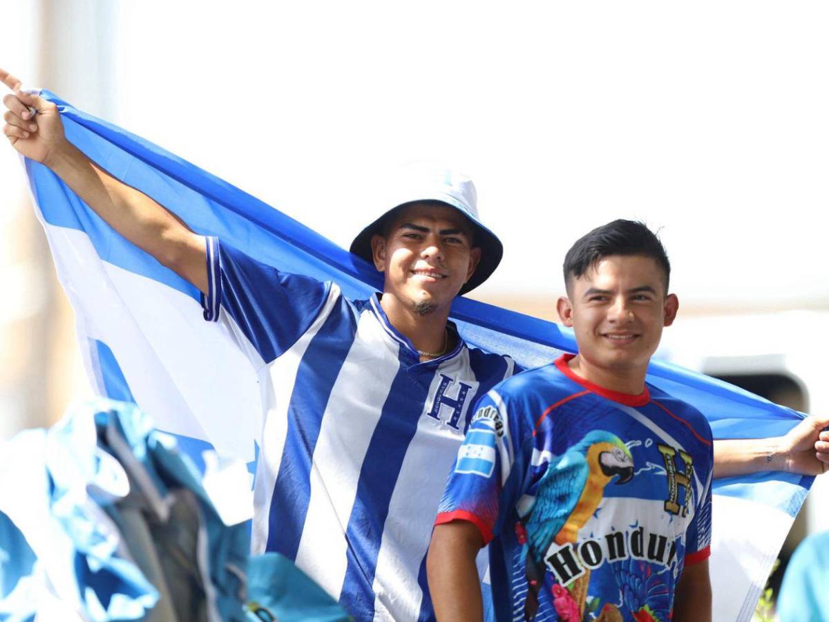 Honduras - El Salvador: Bellas chicas y curiosa petición a Palma