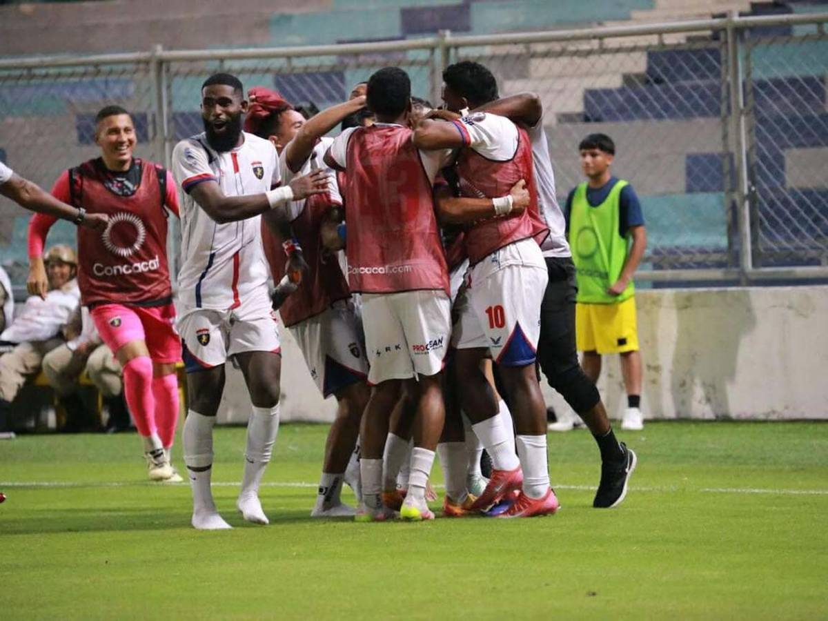 Decepción en el Real España, el villano, héroe, esposa de jugador y la chica del Plaza Amador