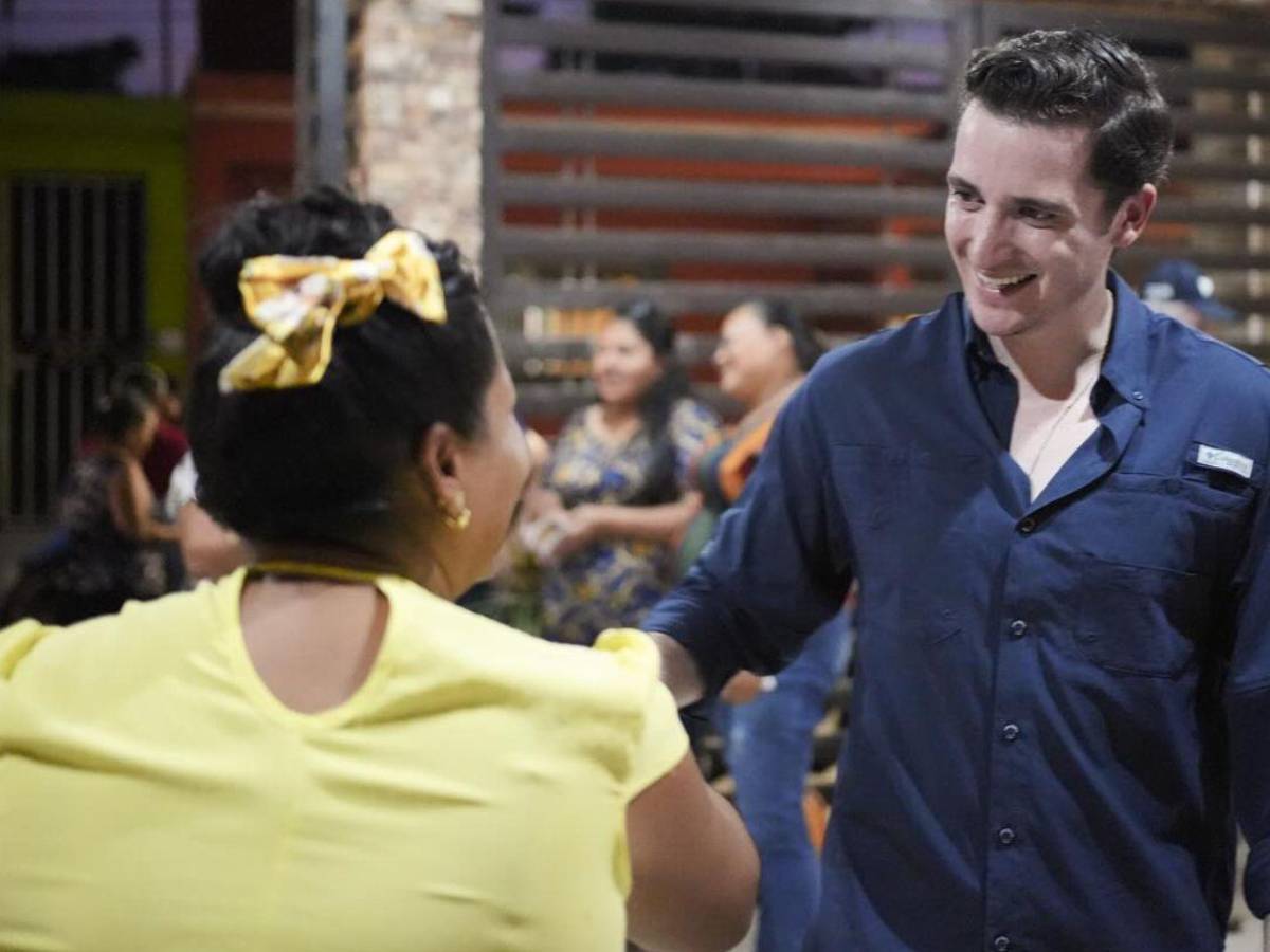 Bernardo Bosch, el hermano que se volvió tendencia junto a Miss Universo