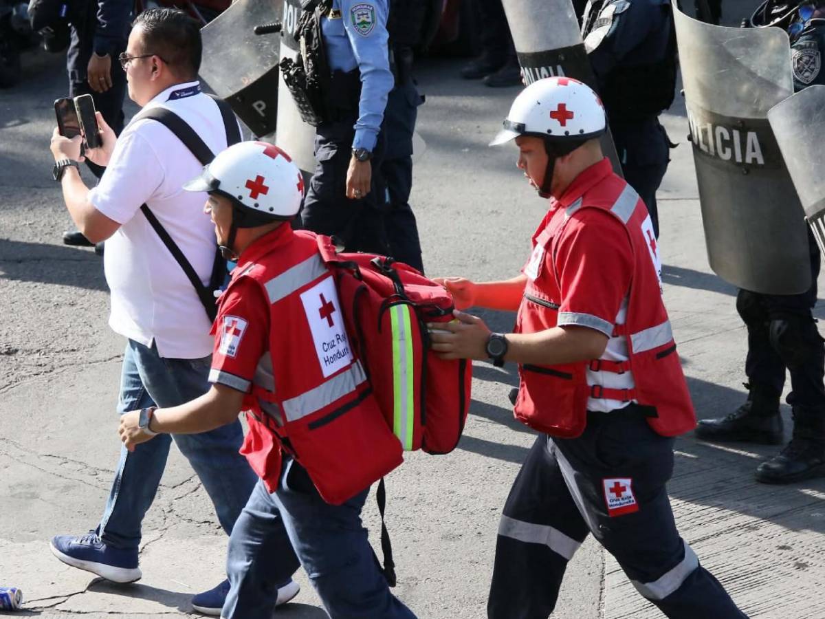 Imágenes impactantes: Terror en clásico Motagua - Olimpia tras escenas de violencia