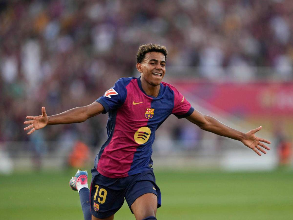 Lamine Yamal recibe un regalo de más de 10 millones de lempiras de El Alfa