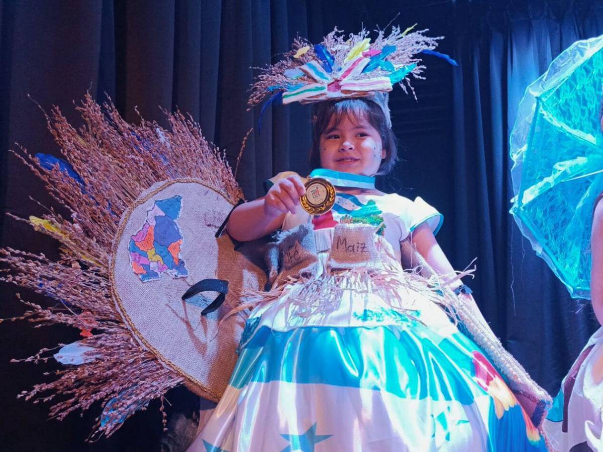 Con fervor cívico, los más pequeños desfilan con patriotismo en San Pedro Sula