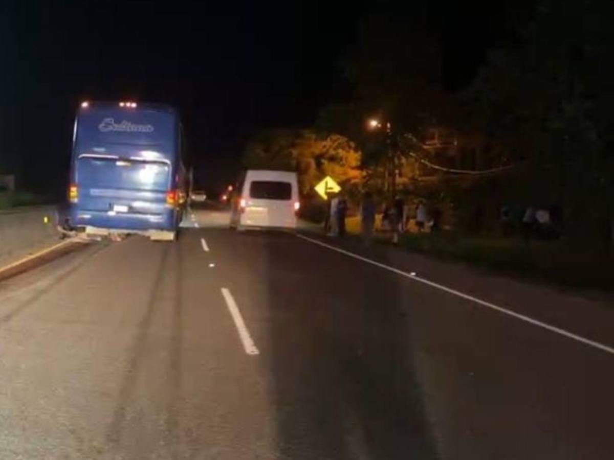 Trágico: bus embiste a dos jóvenes en moto en Santa Cruz de Yojoa
