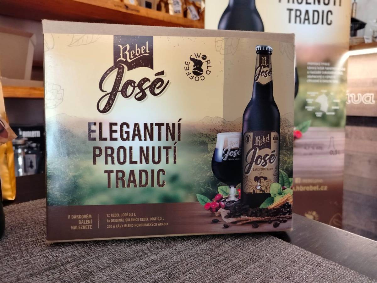 La presentación de las botellas de la cerveza artesanal es muy delicada y con estilo hondureño.