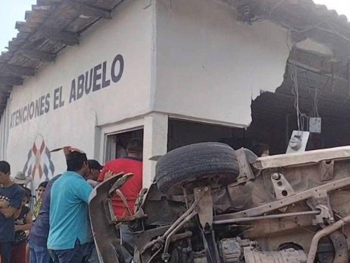 Tragedia en Zacapa: anciano de 109 años y maestra mueren tras impactar vehículo en su casa
