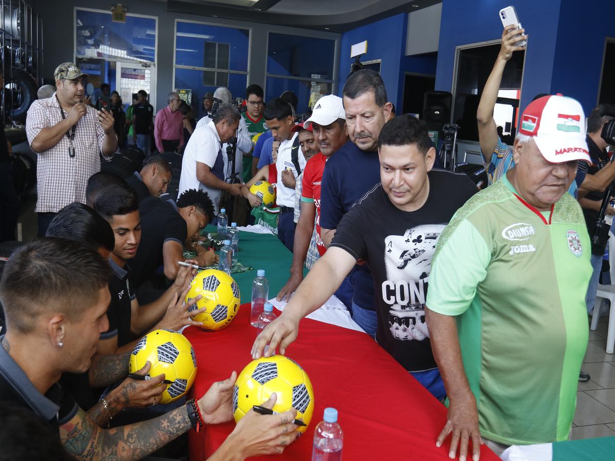 Llantilandia patrocinador oficial del Marathon organiza firma de autógrafos
