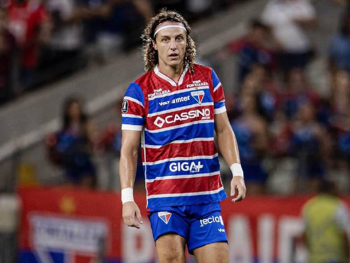 David Luiz luce irreconocible: el sorpresivo cambio de look tras cortarse el pelo