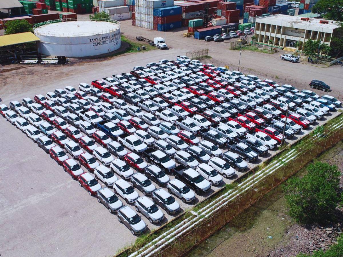 Autos, combustibles y barcos saturan el único puerto activo del Pacífico hondureño
